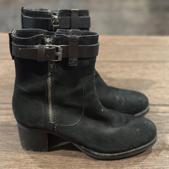 Trask Women's Madison Boot Black Leather Block‎ Heel Lug Sole Buckle Zip Sz 7.5 - Picture 1 of 7